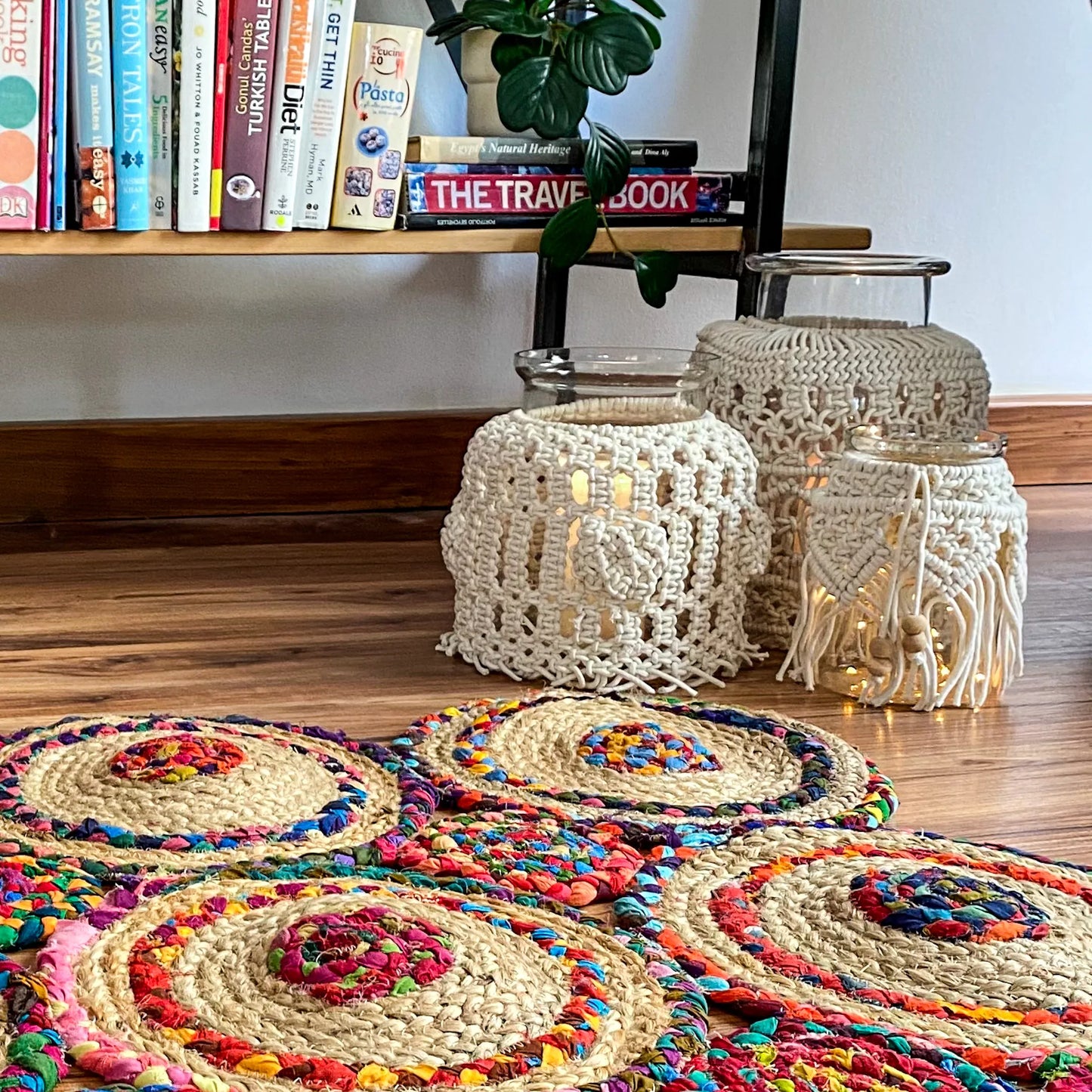 Avioni Home Boho Collection – Large Glass Hurricane Jar With Hand-knitted Macramé Cover