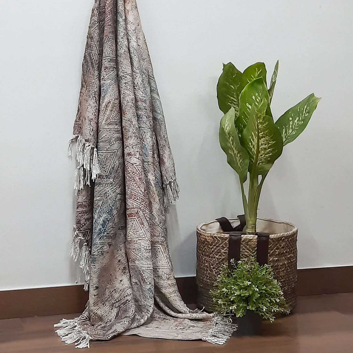Avioni Home Beautiful Soft Sofa Throw | Abstract Modern Design | Virgin Premium Polyester Slub Handloom Sofa Throw