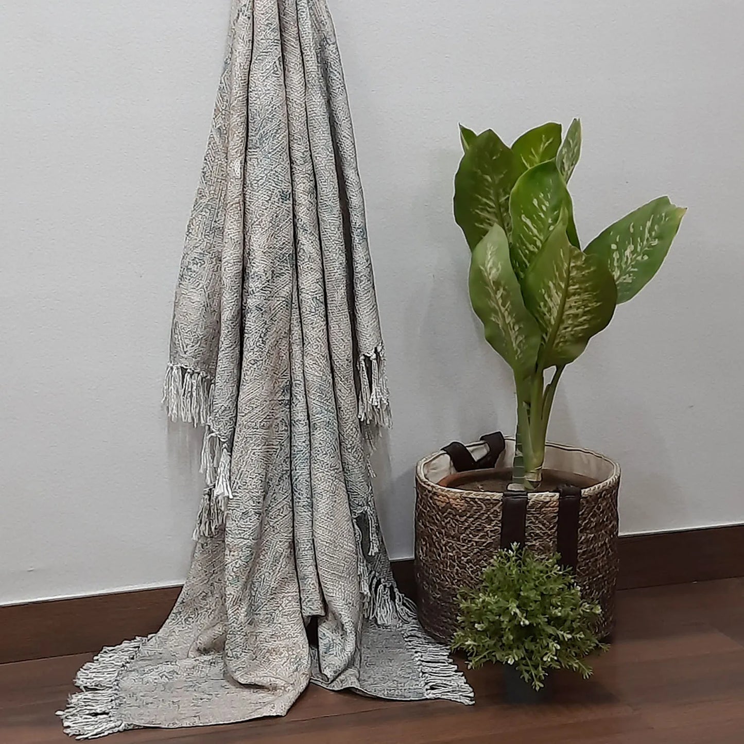 Avioni Home Beautiful Soft Sofa Throw | Modern Design | Virgin Premium Polyester Slub Handloom Sofa Throw