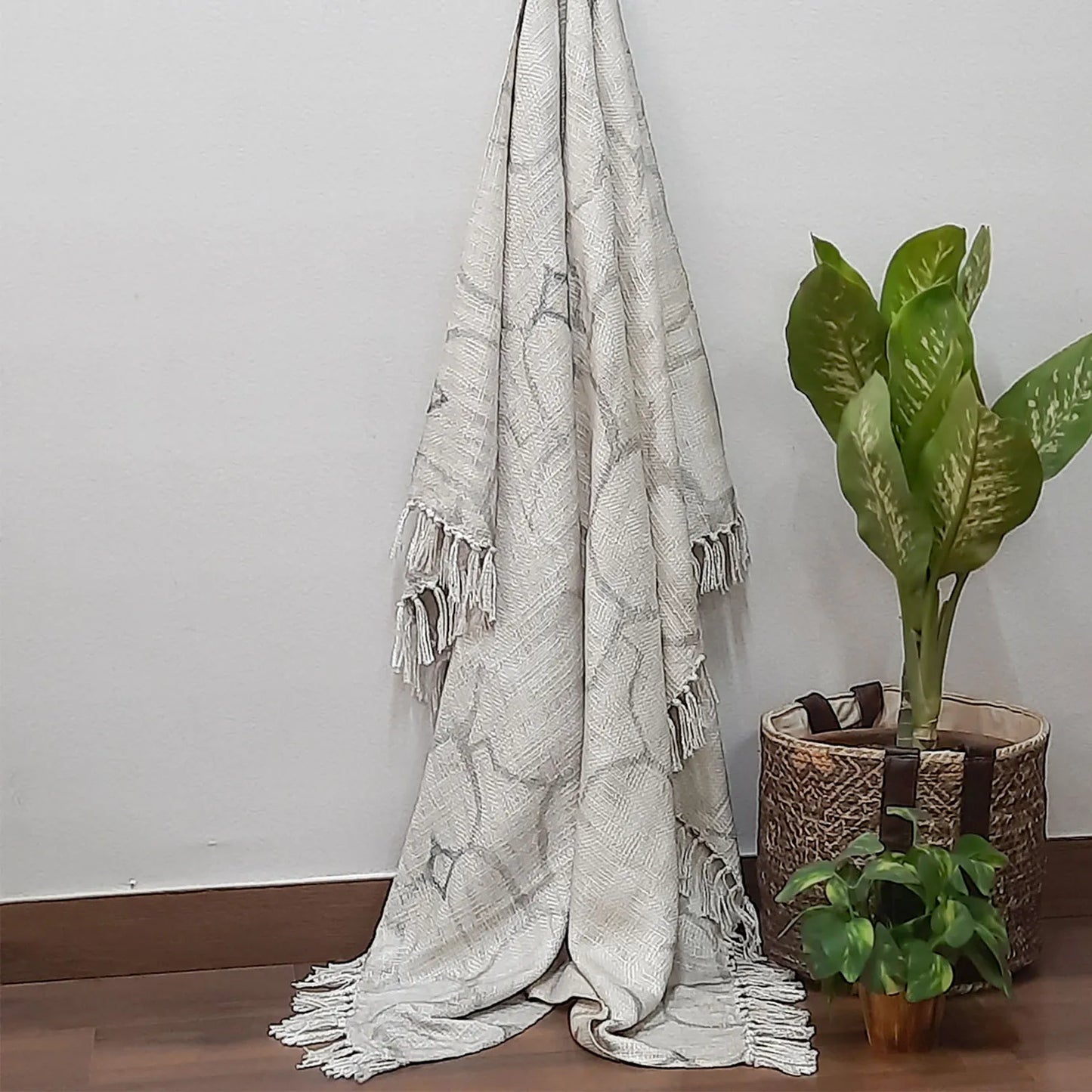 Avioni Home Beautiful Soft Sofa Throw | A must add to your living room | Modern Design Virgin Premium Polyester Slub Handloom Sofa Throw