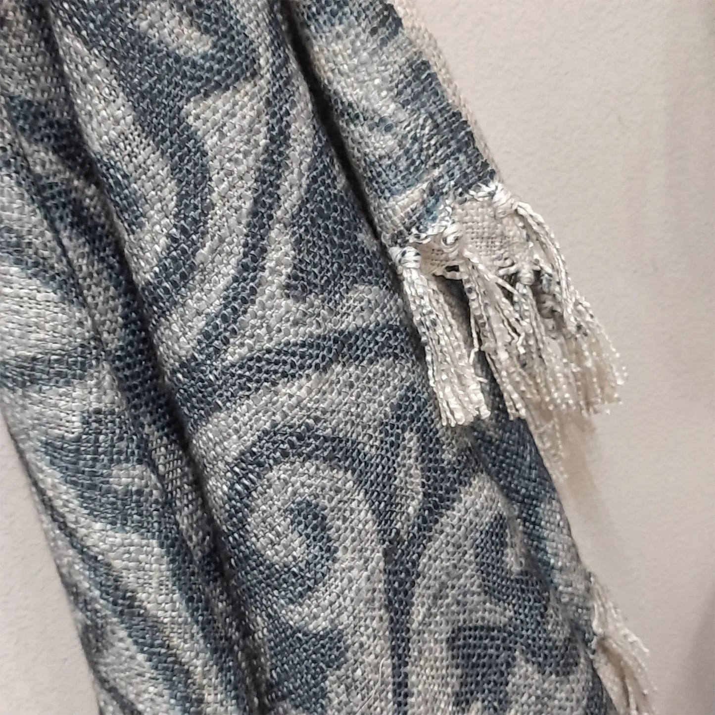 Avioni Home Beautiful Soft Sofa Throw | Grey & White Double Side Design | Virgin Premium Polyester Slub Handloom Sofa Throw