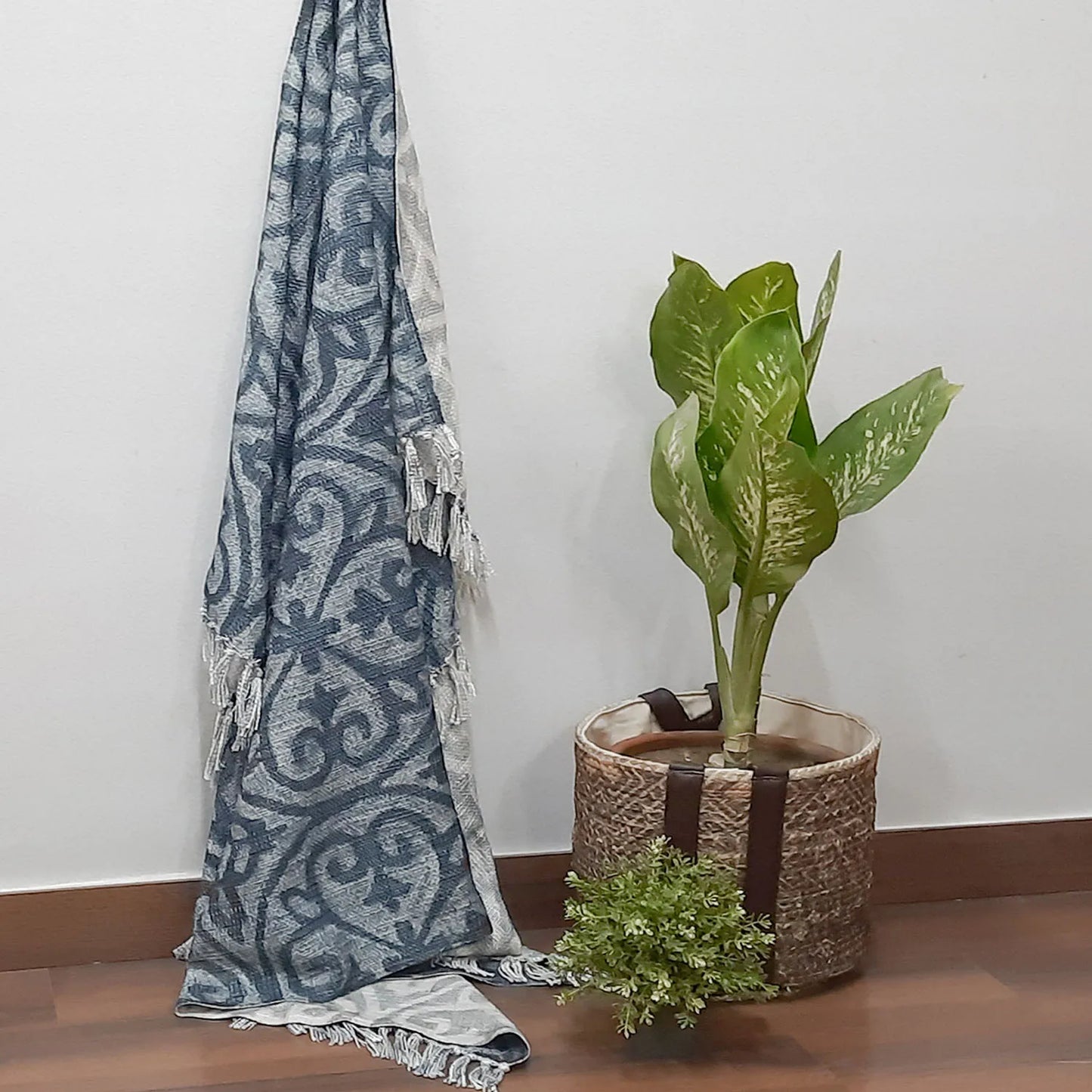 Avioni Home Beautiful Soft Sofa Throw | Grey & White Double Side Design | Virgin Premium Polyester Slub Handloom Sofa Throw