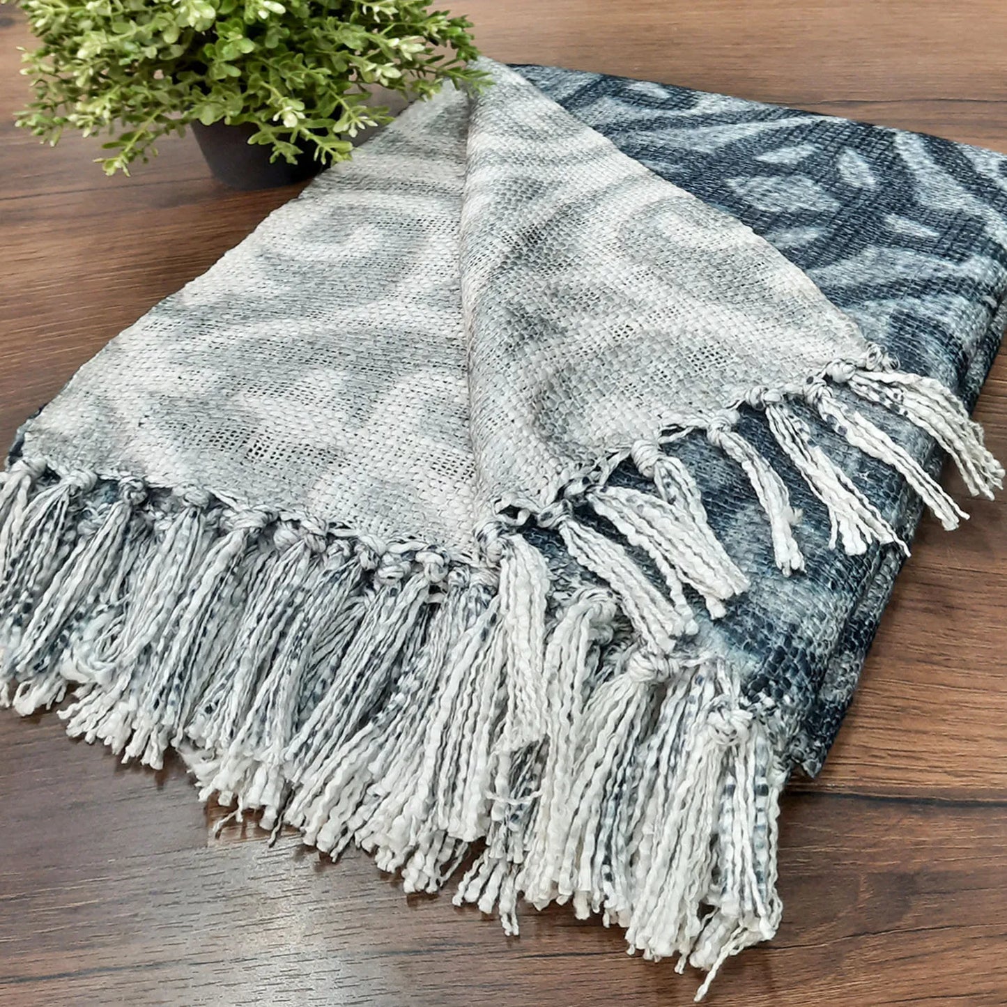 Avioni Home Beautiful Soft Sofa Throw | Grey & White Double Side Design | Virgin Premium Polyester Slub Handloom Sofa Throw