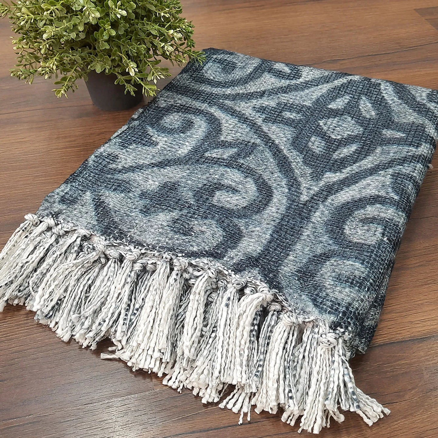 Avioni Home Beautiful Soft Sofa Throw | Grey & White Double Side Design | Virgin Premium Polyester Slub Handloom Sofa Throw