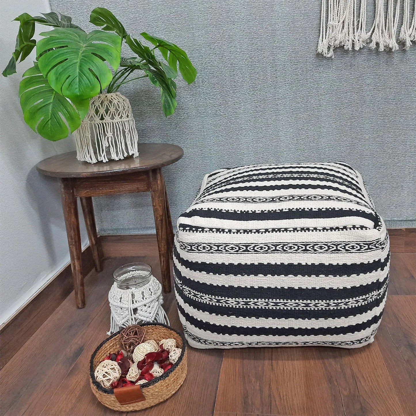 Avioni Home Boho Collection – Boho Pouf Dhurrie Covered – Black & White