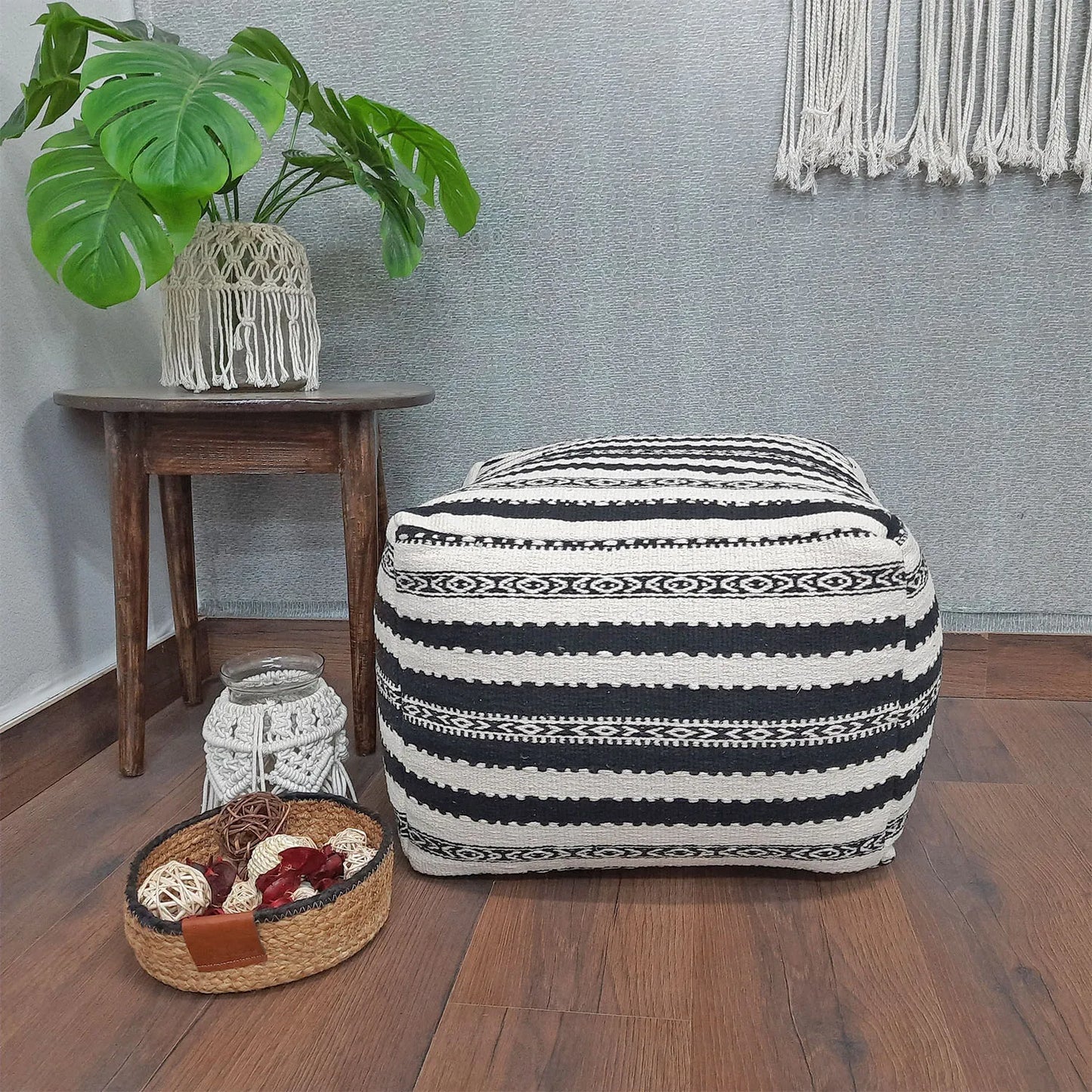 Avioni Home Boho Collection – Boho Pouf Dhurrie Covered – Black & White