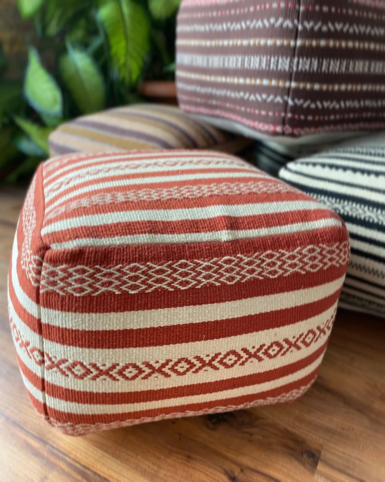 Avioni Home Boho Collection – Boho Pouf Dhurrie Covered – Red & Earth Tones