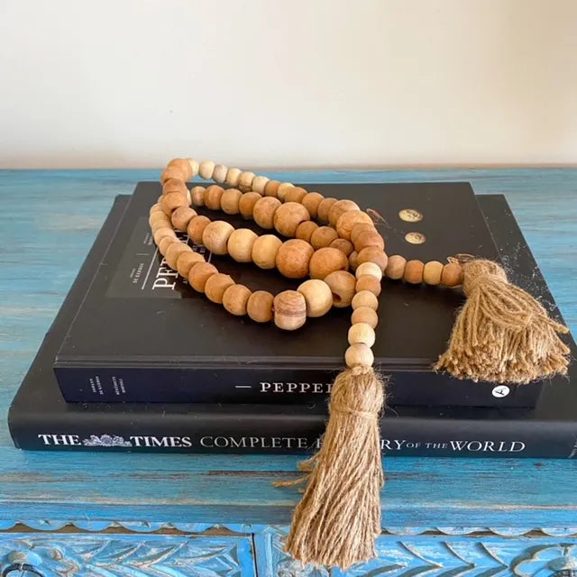 Avioni Home Boho Collection – Handmade Jute Fringed Garland With Wooden Beads Mixed Color – 112 cm