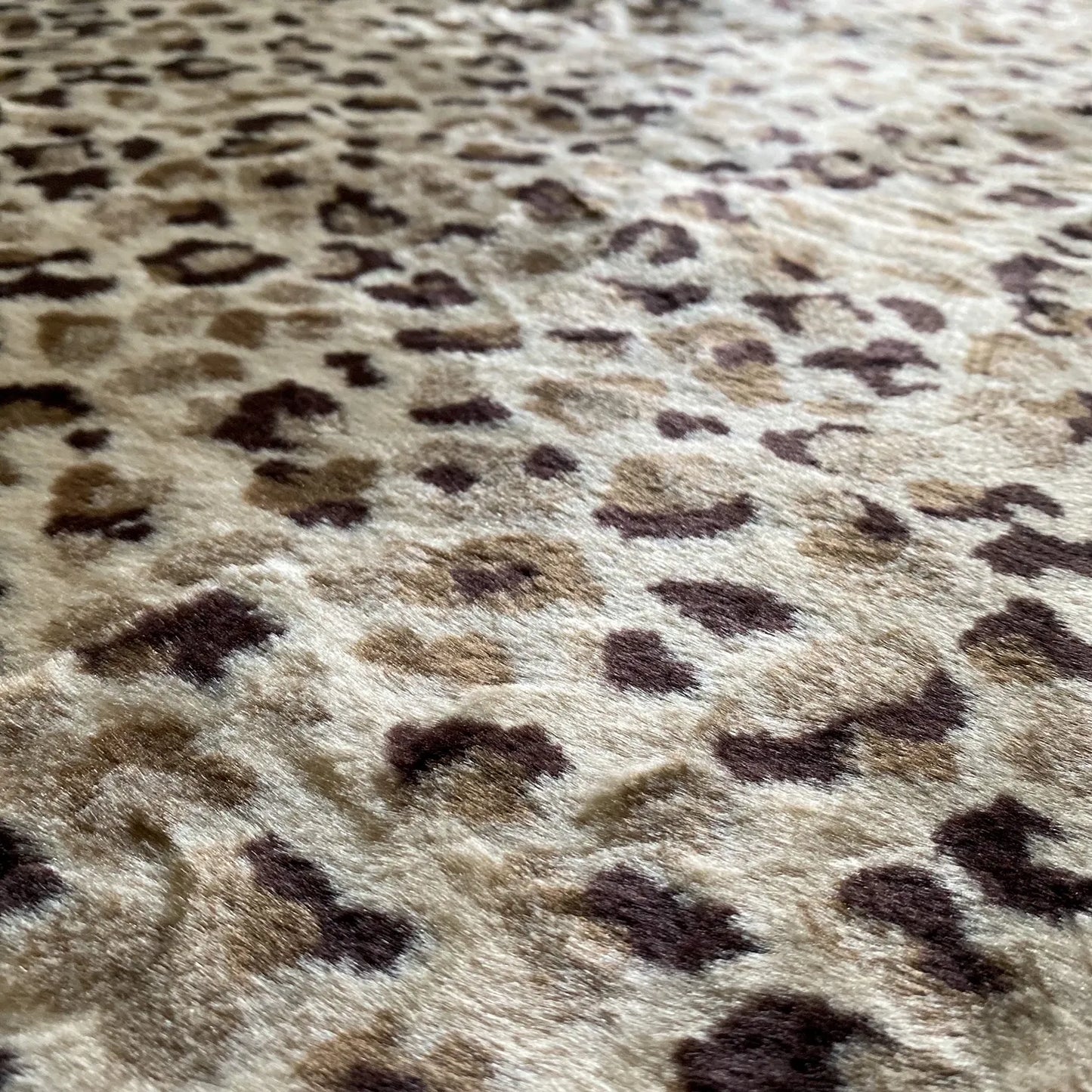 Avioni Home Premium Animal Print Fur Rug – Soft & Fluffy Luxury Carpet – Animal Print