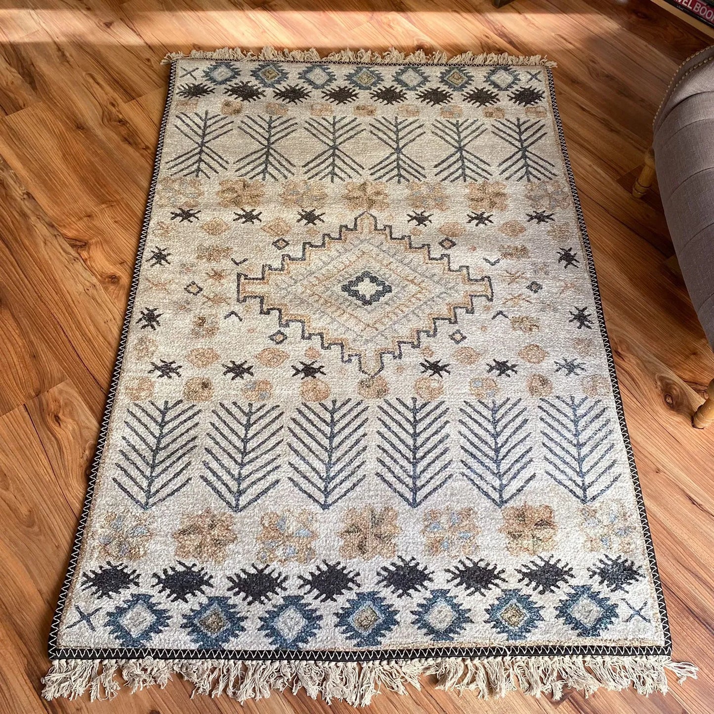 Avioni Home Washable Luxury Carpets – Tribal Design