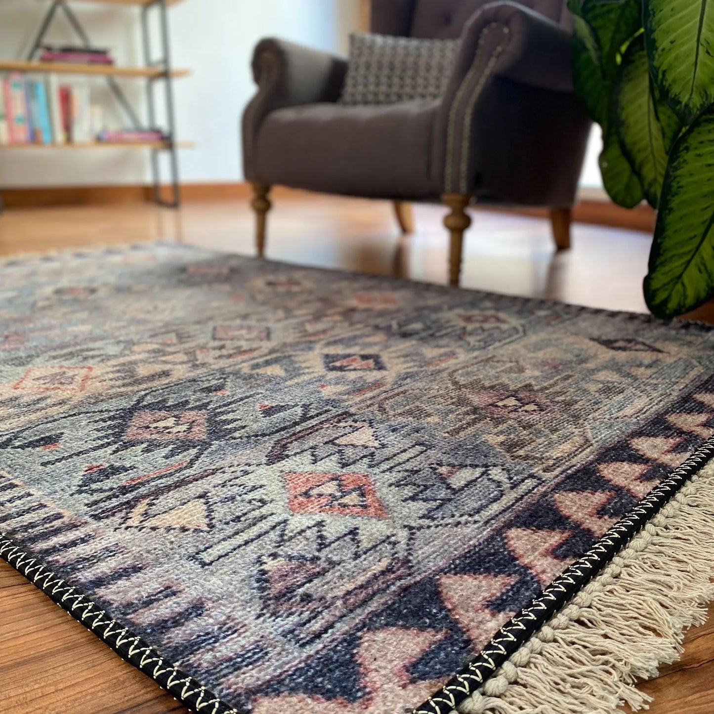 Avioni Home Washable Luxury Carpets – Ethnic Design with Greys & Muted Colors