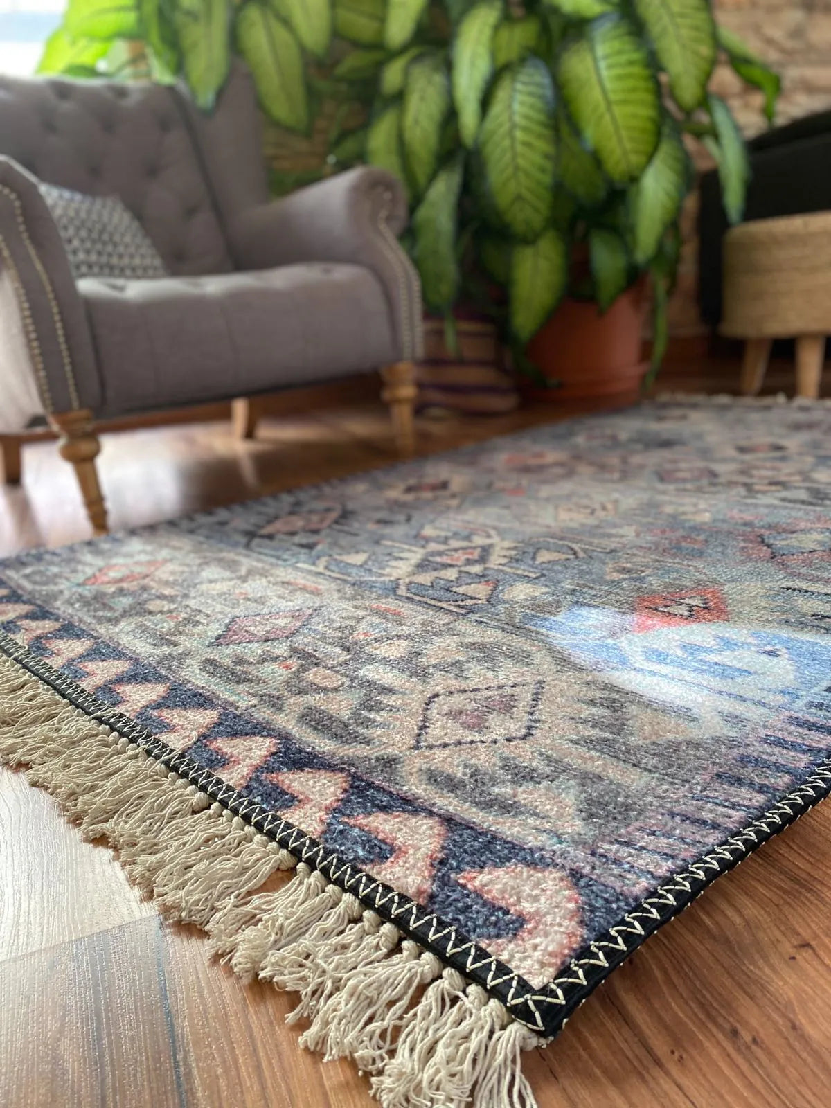 Avioni Home Washable Luxury Carpets – Ethnic Design with Greys & Muted Colors