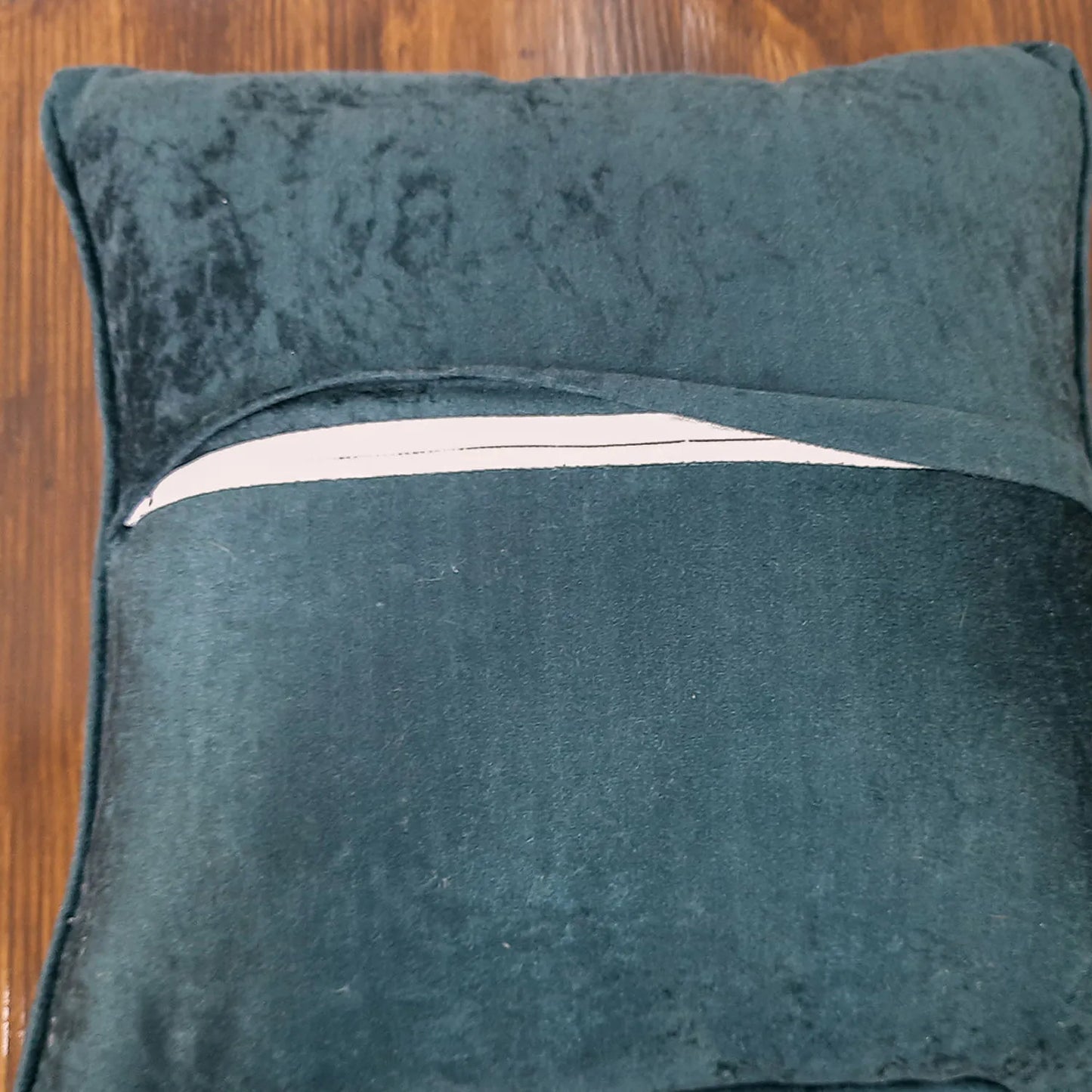 Cushion Cover with Filler – Beautiful Traditional Design – 40cm x 40cm – Set of 2