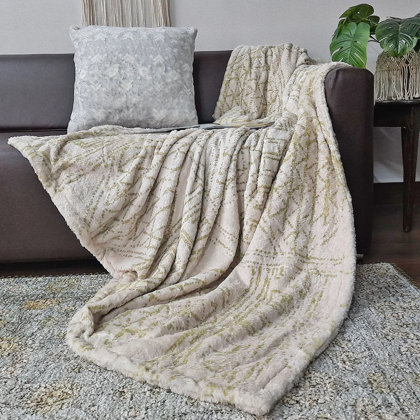 Avioni Home Everlasting Comfort Faux Fur Throw Blanket – Double Sided, Soft, Warm, Cozy, Luxury, Fluffy Blankets for Couch and Bed – Subtle Green Pattern for Sofa Large (180x145cm)