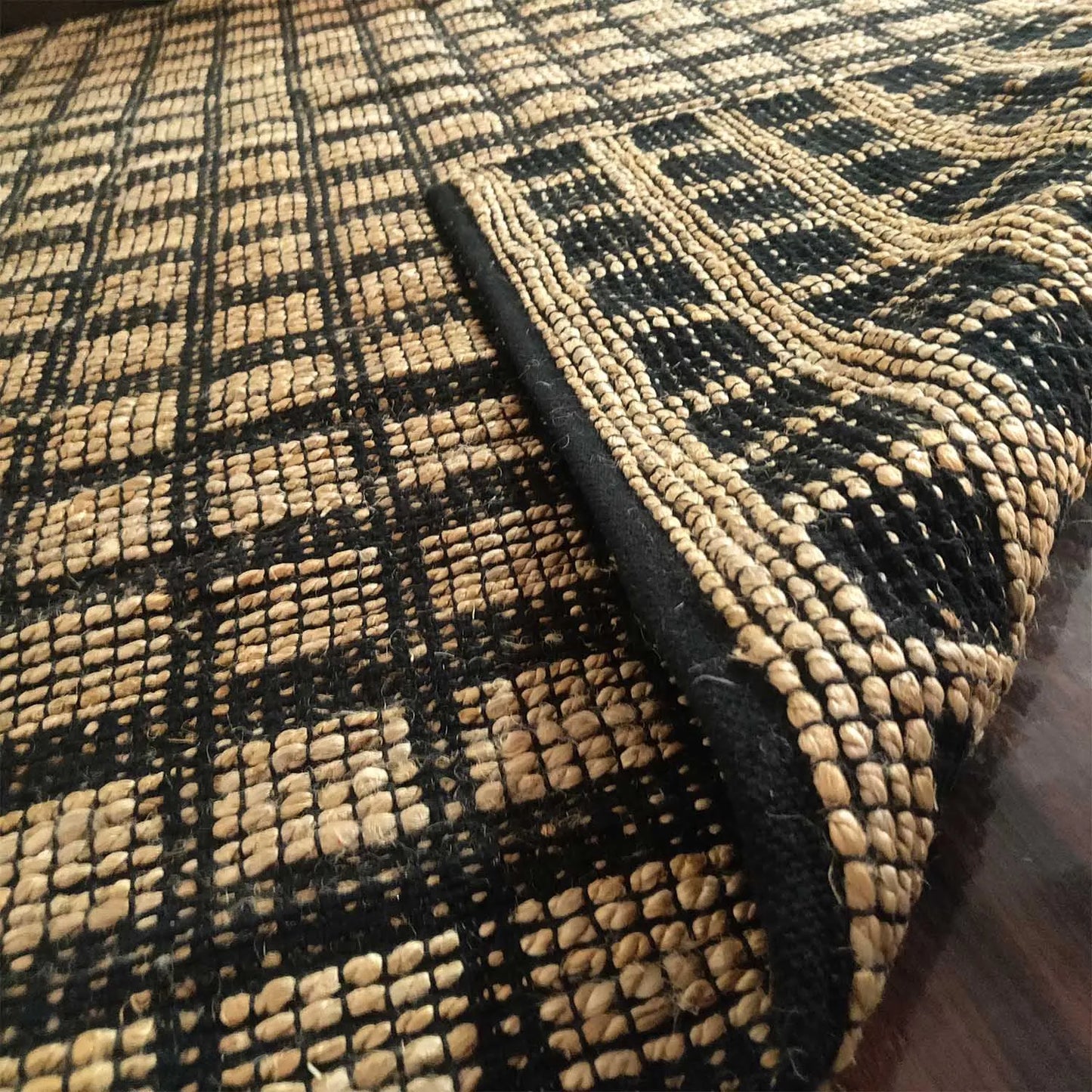 Avioni Home Eco Collection – Cotton & Jute Handwoven Square Pattern Carpet