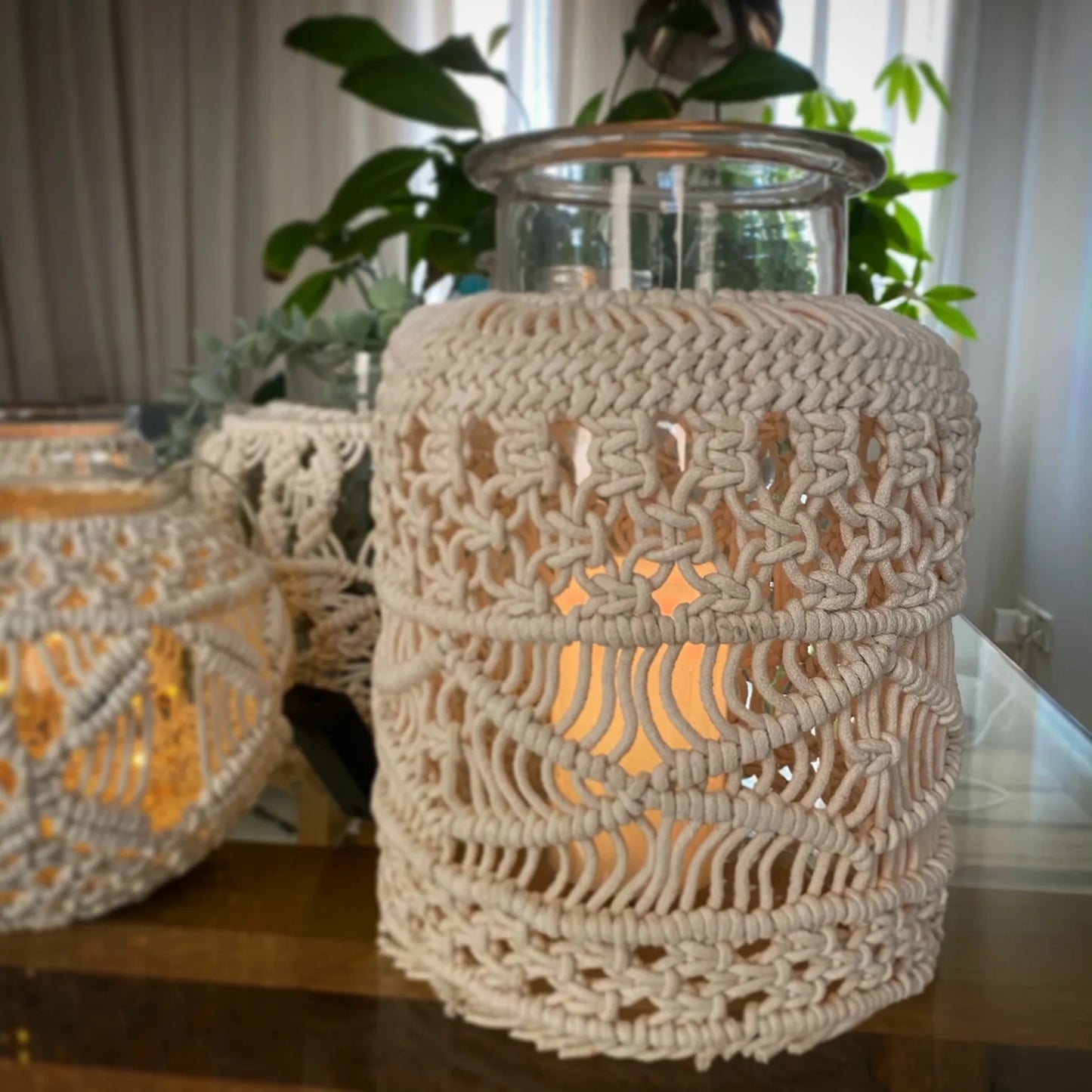 Avioni Home Boho Collection – Extra-large Glass Hurricane Jar With Hand-knitted Macramé Cover