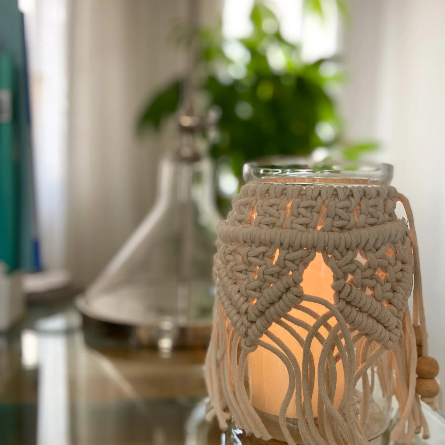 Avioni Home Boho Collection – Medium Glass Hurricane Jar With Hand-knitted Macramé Cover