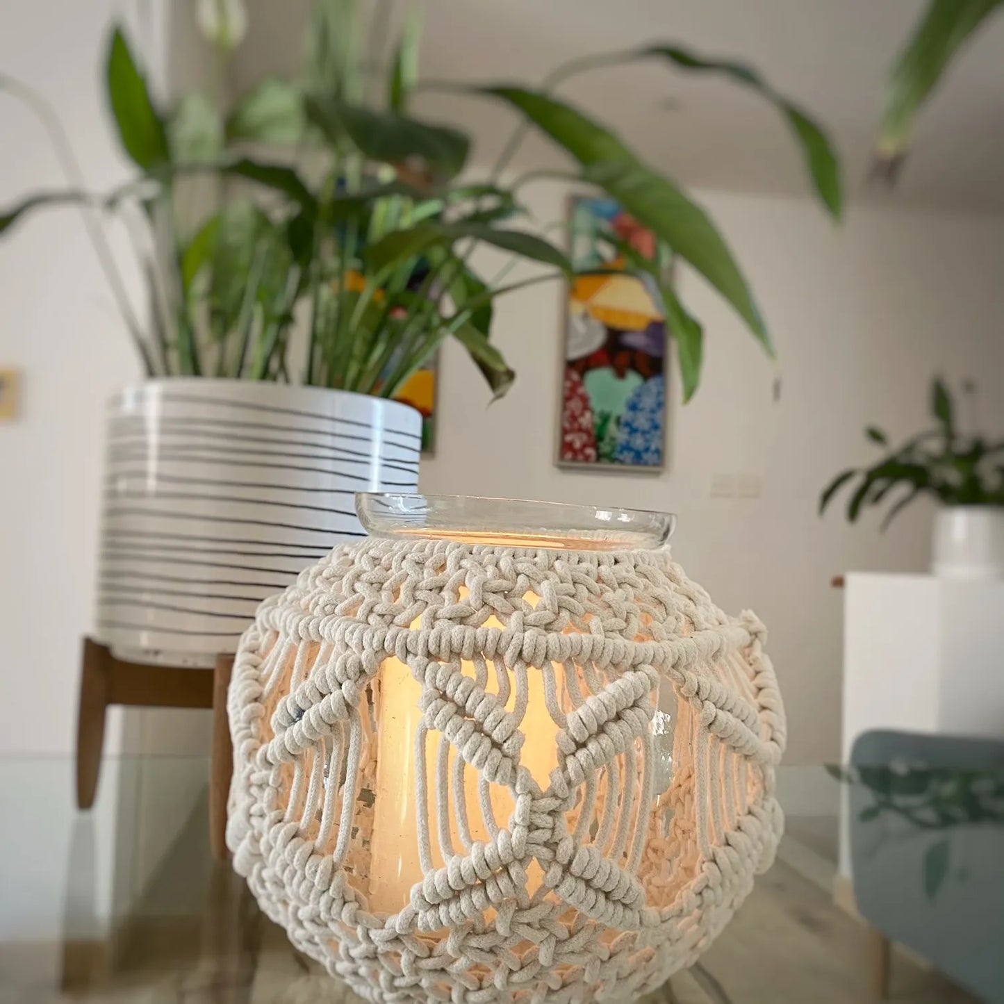 Avioni Home Boho Collection – Medium Glass Hurricane Jar With Hand-knitted Macramé Cover