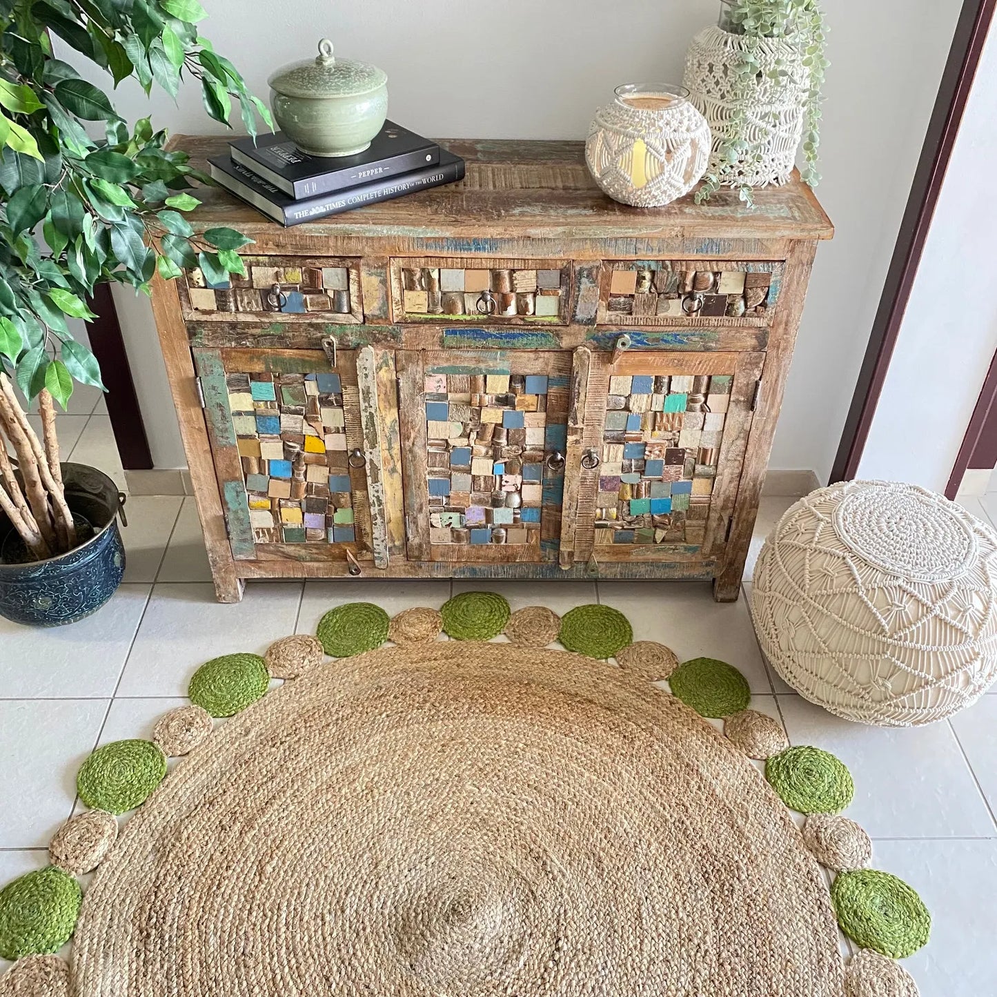 Avioni Home Eco Collection – Handwoven Braided Jute Round Carpet with Green Circle Borders