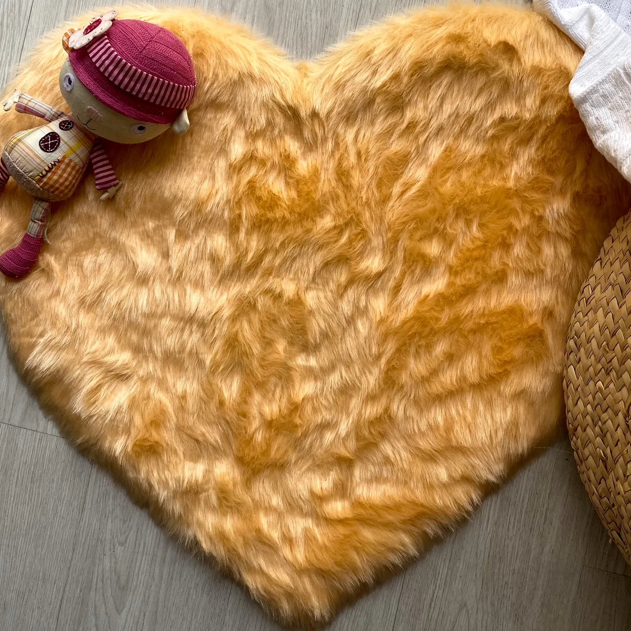 Avioni Home Shaggy Carpet Collection – Heart Shaped Rug – Premium Medium Fur – Peach – 60cm Diameter (Set of 2)