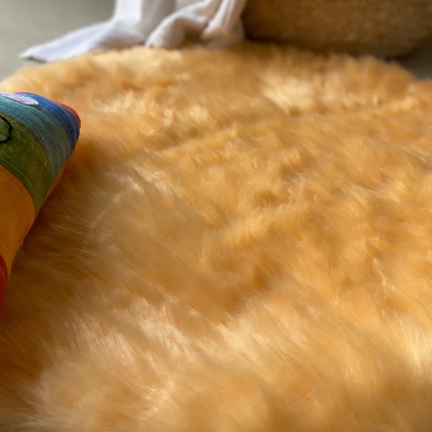 Avioni Home Premium Medium Fur Rug – Soft, Shaggy & Fluffy Round Carpet – Peach