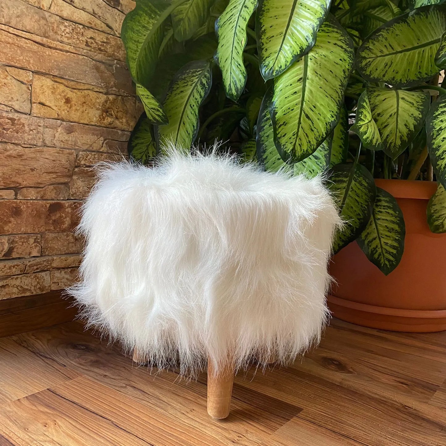 Avioni Home Luxury Collection – Padded Stool / Ottoman (3 Legs With Natural Finish) – Long White Fur
